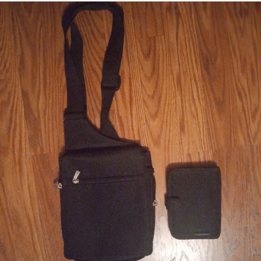 ❌SOLD❌ Travelon Wallet Bag Anti Theft Travel Small Black Purse Crossbody Sling